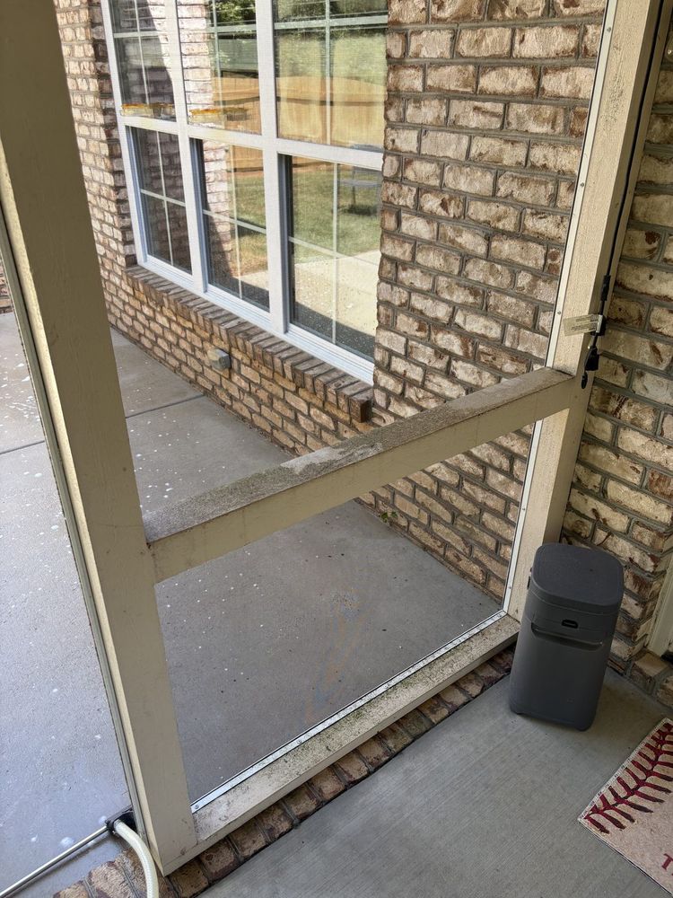 Screened porch before cleaning